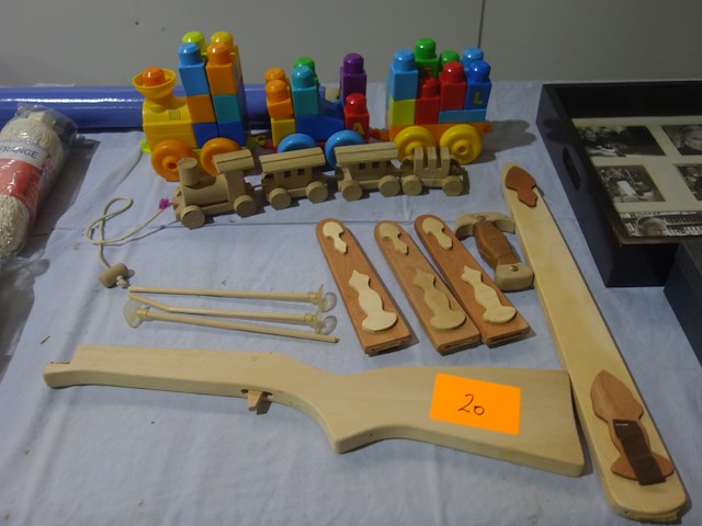 Lot speelgoed - afbeelding 1 van  1