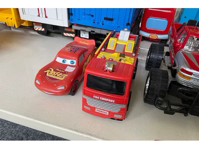 Lot speelgoedauto's - afbeelding 3 van  6
