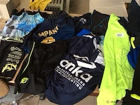 Lot sportkledij verschillende maten - afbeelding 1 van  2