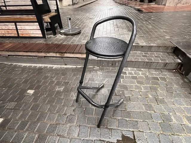 Lot staantafels en stoelen - afbeelding 3 van  6