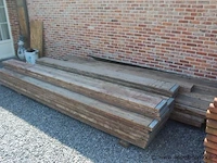Lot stellingmateriaal bestaande uit 42 staanders, houten loopplanken en toebehoren - afbeelding 4 van  4