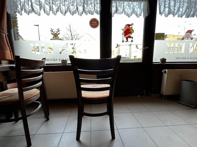 Lot tafels en stoelen - afbeelding 4 van  11
