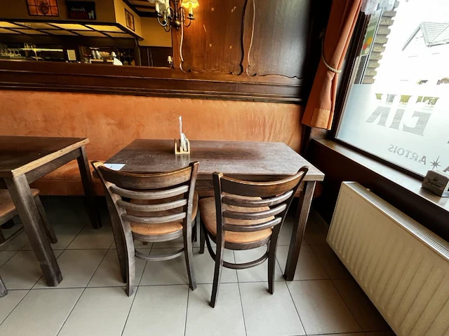 Lot tafels en stoelen - afbeelding 7 van  11