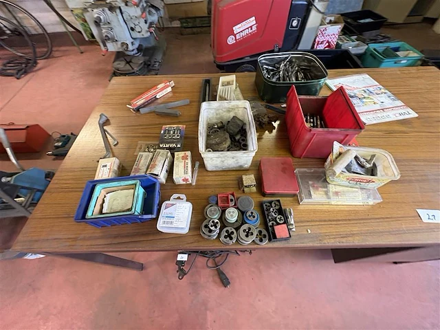 Lot tappen en boren inclusief tafel - afbeelding 5 van  11