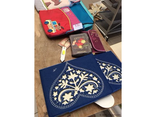 Lot tassen + laptophoezen + - afbeelding 2 van  3