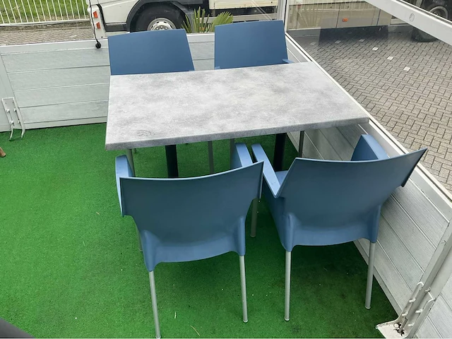 Lot terrastegels en stoelen terrasset - afbeelding 1 van  3