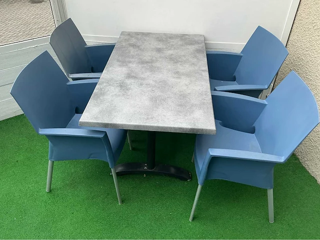 Lot terrastegels en stoelen terrasset - afbeelding 2 van  3