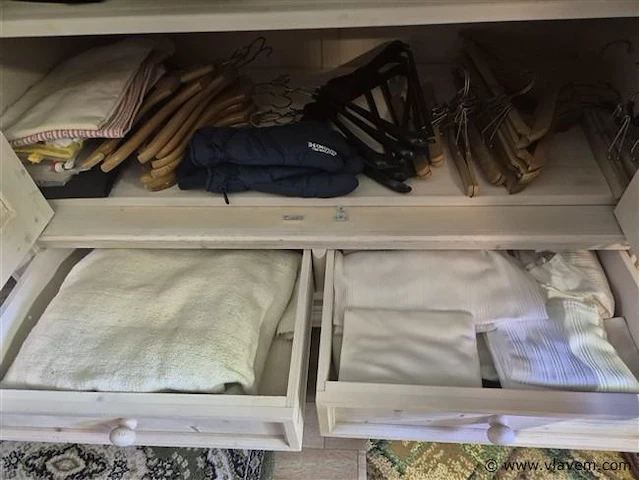 Lot textiel in de kast - afbeelding 2 van  3