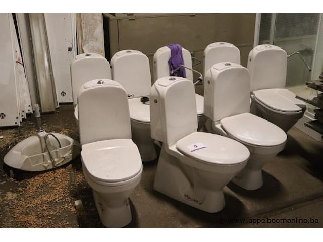 Lot toiletten - afbeelding 1 van  1