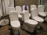 Lot toiletten - afbeelding 1 van  1