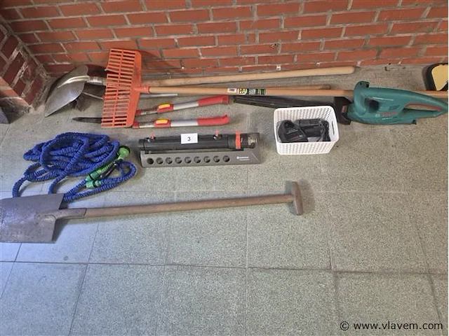 Lot tuinmateriaal - afbeelding 1 van  5