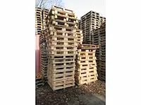 Lot van +/- 110 stuks paletten - afbeelding 1 van  1