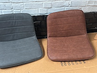 Lot van +/- 60 zittingen voor bartsoelen - afbeelding 1 van  1