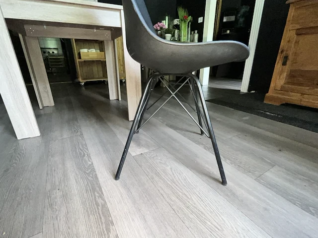 Lot van 10 bistrotafels en 28 stoelen - afbeelding 2 van  12