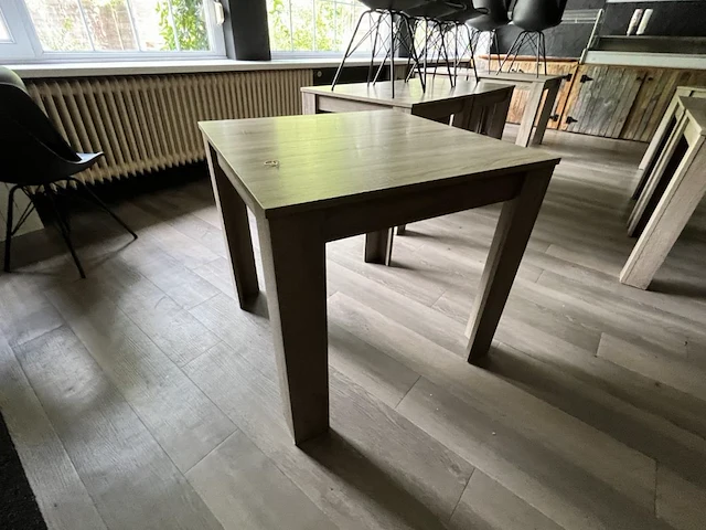 Lot van 10 bistrotafels en 28 stoelen - afbeelding 6 van  12