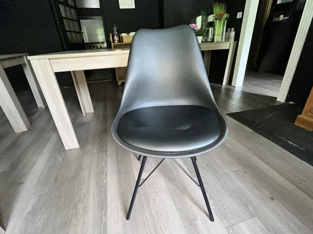 Lot van 10 bistrotafels en 28 stoelen - afbeelding 10 van  12