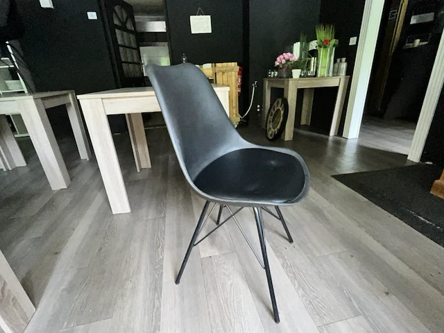 Lot van 10 bistrotafels en 28 stoelen - afbeelding 11 van  12