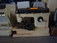 Lot van 10 naaimachines - afbeelding 3 van  4