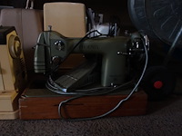 Lot van 10 naaimachines - afbeelding 4 van  4