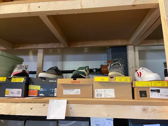Lot van 181 paar sportsneakers van nike, hummel, adidas, puma, le coq sportif, asics, reebok, .... nieuwe artikelen - verschillende maten - afbeelding 2 van  17
