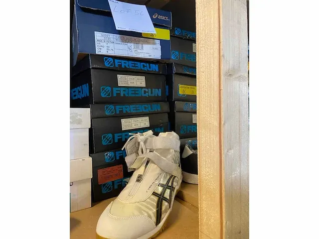 Lot van 181 paar sportsneakers van nike, hummel, adidas, puma, le coq sportif, asics, reebok, .... nieuwe artikelen - verschillende maten - afbeelding 3 van  17