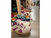 Lot van 181 paar sportsneakers van nike, hummel, adidas, puma, le coq sportif, asics, reebok, .... nieuwe artikelen - verschillende maten - afbeelding 4 van  17