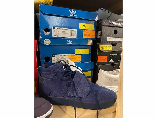 Lot van 181 paar sportsneakers van nike, hummel, adidas, puma, le coq sportif, asics, reebok, .... nieuwe artikelen - verschillende maten - afbeelding 7 van  17
