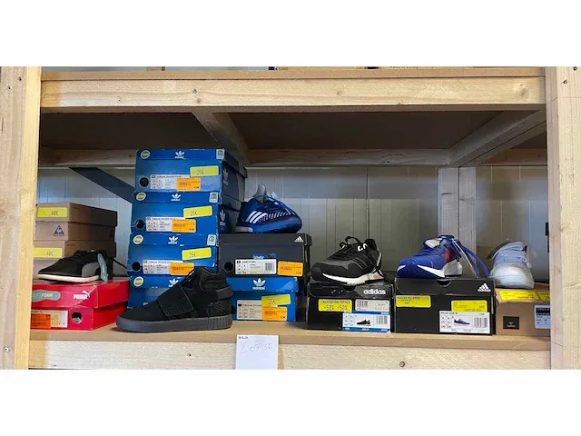 Lot van 181 paar sportsneakers van nike, hummel, adidas, puma, le coq sportif, asics, reebok, .... nieuwe artikelen - verschillende maten - afbeelding 10 van  17