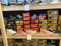 Lot van 181 paar sportsneakers van nike, hummel, adidas, puma, le coq sportif, asics, reebok, .... nieuwe artikelen - verschillende maten - afbeelding 12 van  17