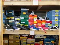 Lot van 181 paar sportsneakers van nike, hummel, adidas, puma, le coq sportif, asics, reebok, .... nieuwe artikelen - verschillende maten - afbeelding 15 van  17