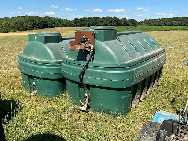 Lot van 2 verticale opslagtanken, 2500 l diesel tank - afbeelding 1 van  14