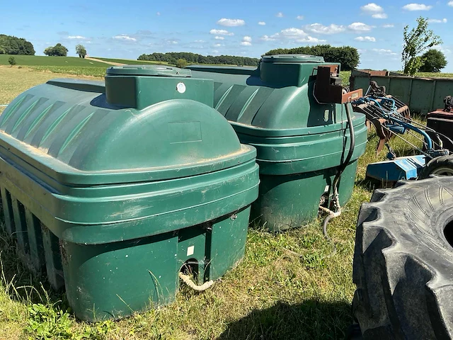 Lot van 2 verticale opslagtanken, 2500 l diesel tank - afbeelding 10 van  14