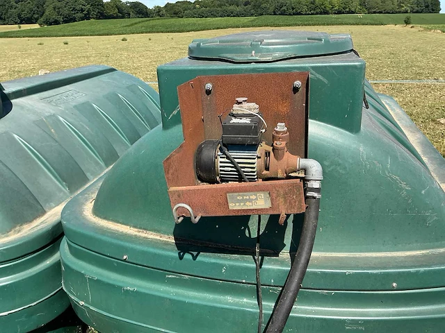 Lot van 2 verticale opslagtanken, 2500 l diesel tank - afbeelding 13 van  14