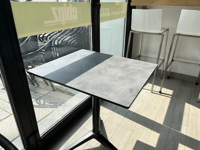 Lot van 28 terrasstoelen en 4 tafels - afbeelding 3 van  8