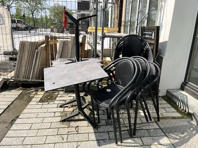 Lot van 28 terrasstoelen en 4 tafels - afbeelding 5 van  8