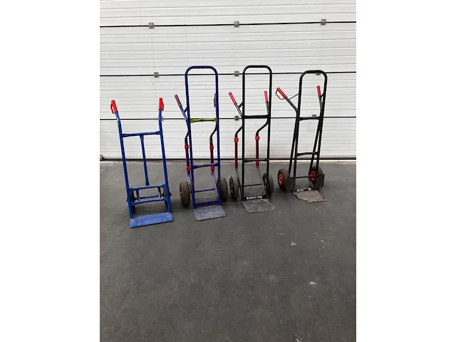 Lot van 4 steekwagens - afbeelding 1 van  1