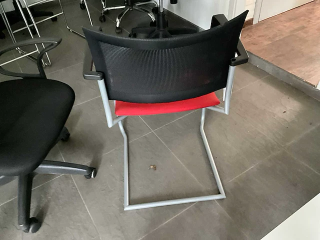 Lot van 4 stoelen en 1 tafel - afbeelding 5 van  5