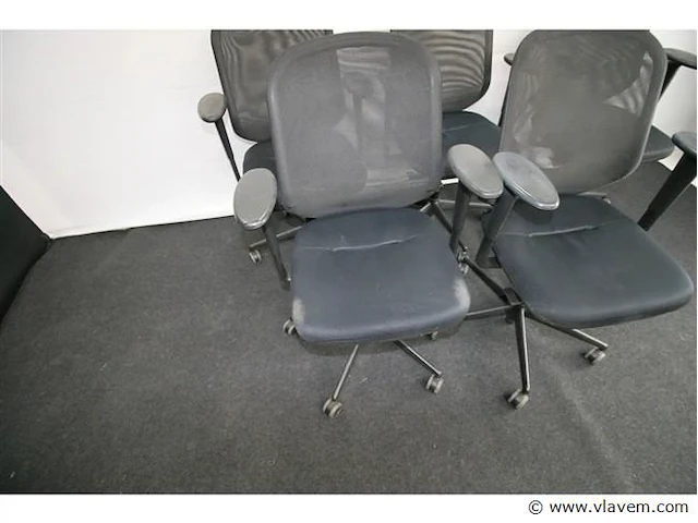 Lot van 5 stuks 2e keus vitra meda bureaustoelen - afbeelding 2 van  6