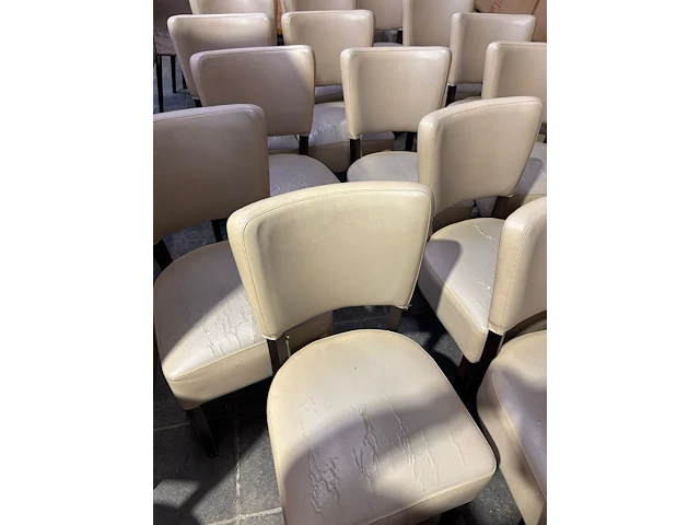 Lot van 60 restaurantstoelen - afbeelding 1 van  2