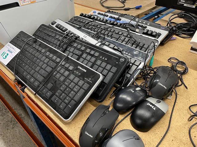 Lot van 8 toetsenborden en 5 computermuizen - afbeelding 1 van  1