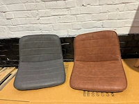 Lot van ca 150 zittingen voor barstoelen in lederlook - afbeelding 1 van  1