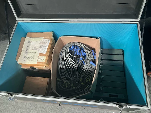 Lot van diverse led-wanden met accessoires. - afbeelding 7 van  15