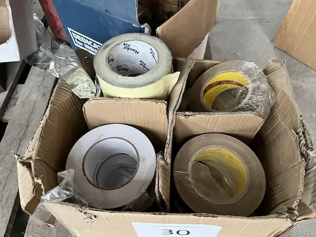 Lot van isolatietape - afbeelding 1 van  4