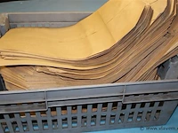 Lot van min 400 zakken met plast bak - afbeelding 1 van  2