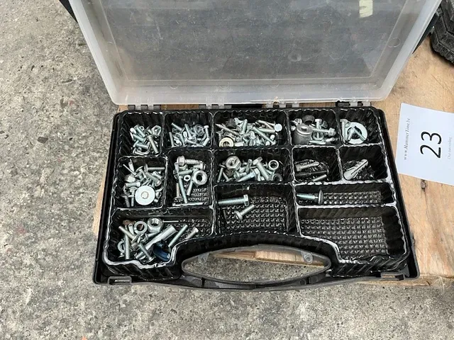 Lot van onvolledig werkgerei - afbeelding 3 van  11