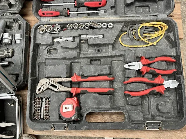 Lot van onvolledig werkgerei - afbeelding 5 van  11
