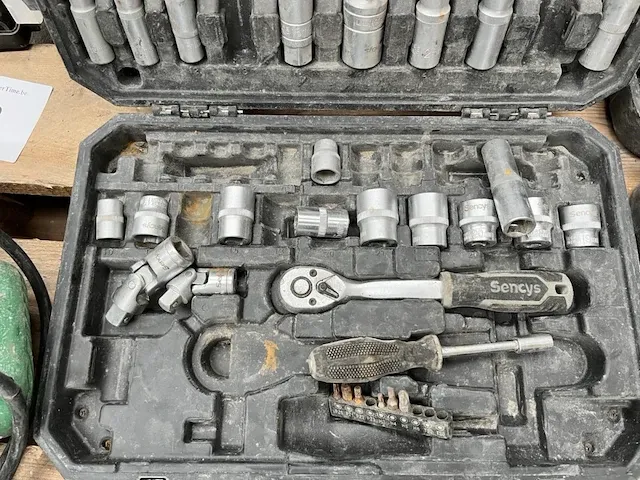 Lot van onvolledig werkgerei - afbeelding 8 van  11