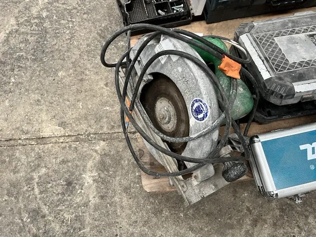 Lot van onvolledig werkgerei - afbeelding 11 van  11