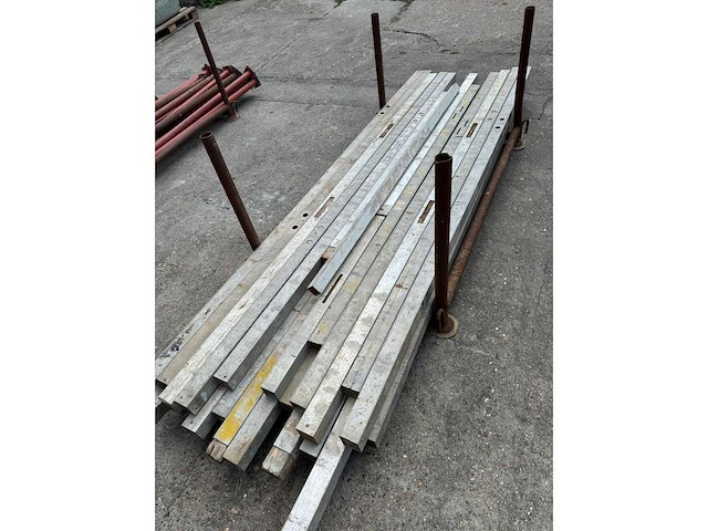 Lot van stapelrek en metsersprofielen bouw- en bevestigingsmateriaal - afbeelding 2 van  2