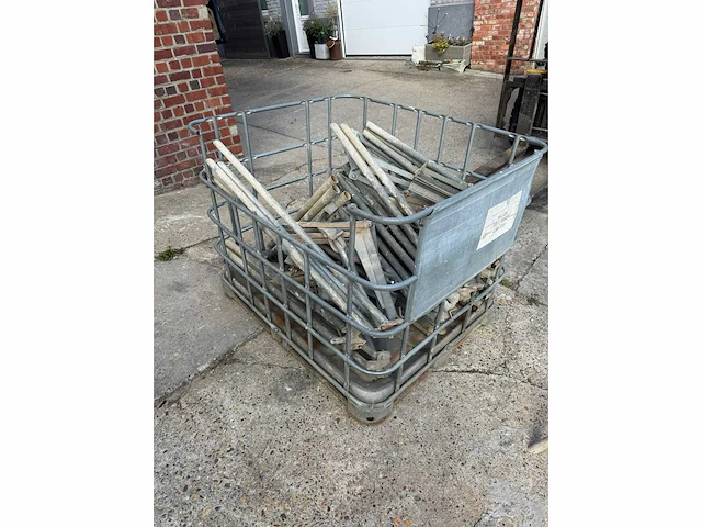 Lot van steunen en koppen voor schroefstempels bouw- en bevestigingsmateriaal - afbeelding 3 van  7